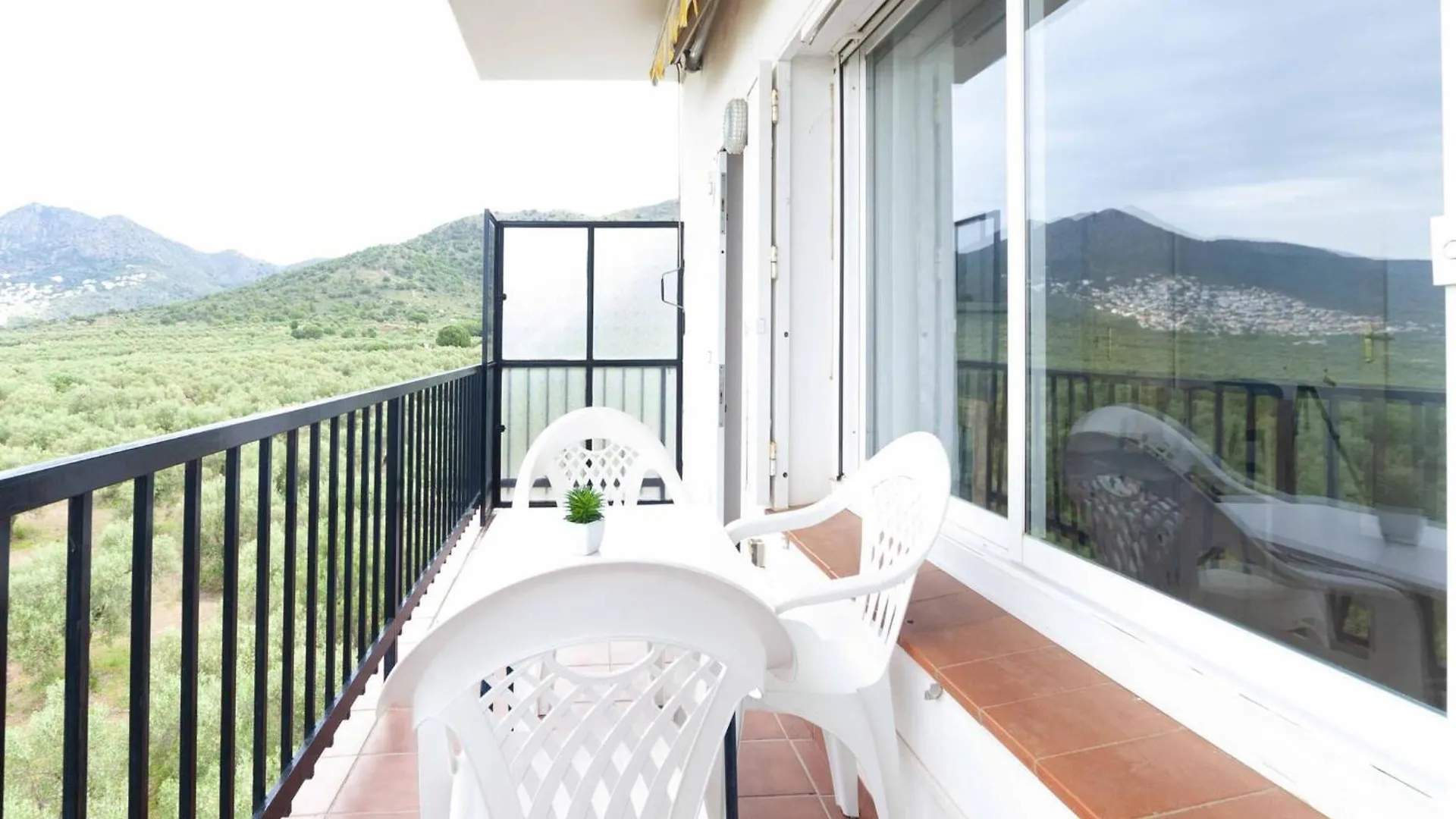 Apartment In Roses With Swimming Pool 0*,